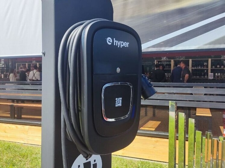 Более 180 заправок для электромобилей появятся в Петербурге
