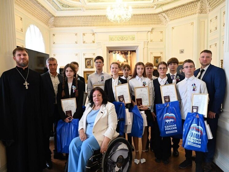 Десять юных жителей Серпухова получили паспорта