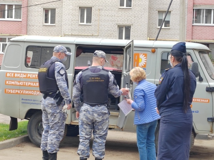 В Ярославле приставам пришлось принудительно отправить туберкулезника на лечение