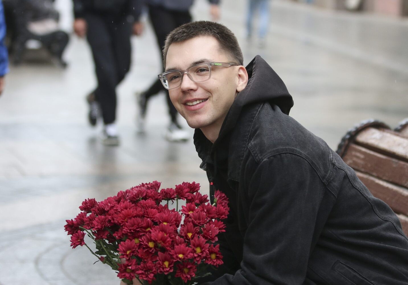 Жители Москвы на улицах