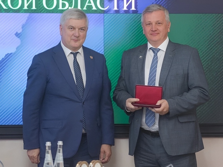 Воронежский губернатор наградил 23 выдающихся жителей региона