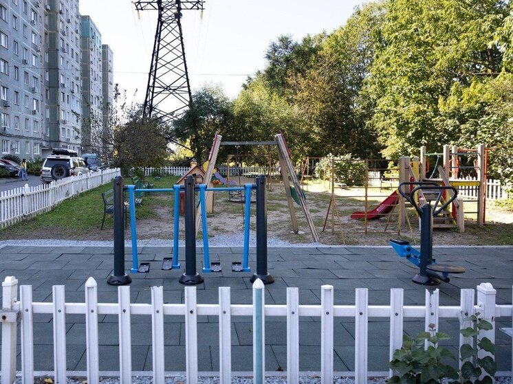 Улица Беляева, 21 выиграла грант: во дворе Владивостока открыли новую спортивную площадку