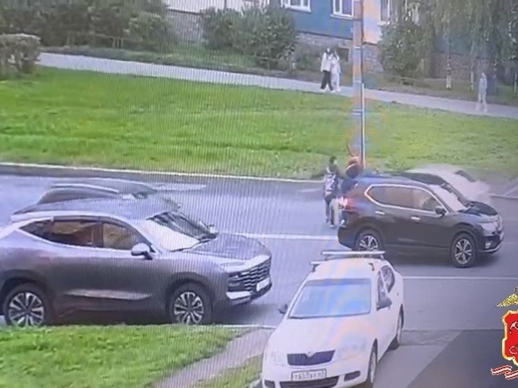 Водитель на «Ауди» сбил бегущую женщину с двумя детьми в Санкт-Петербурге