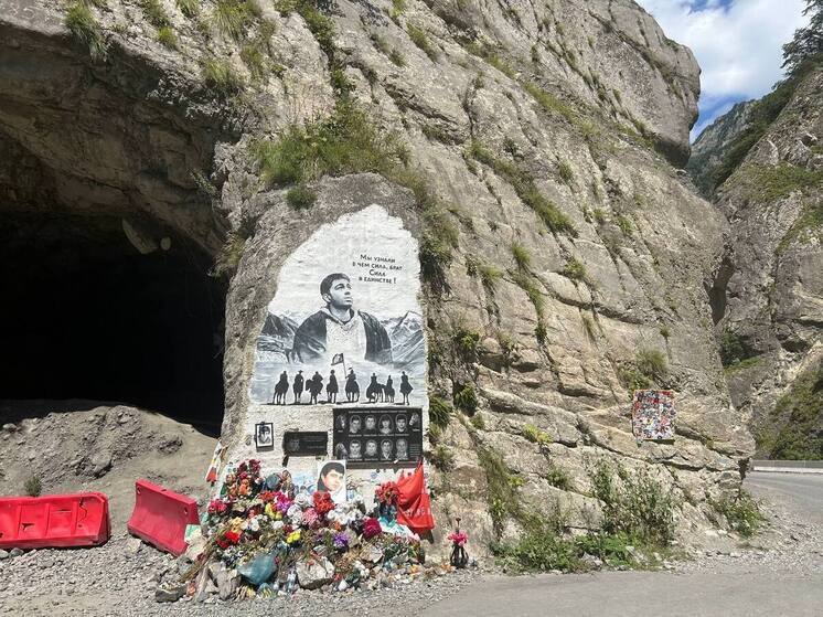 В Северной Осетии вспоминают жертв схода ледника Колка