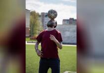 Крупнейшее в своем роде исследование, проведенное среди футболистов-любителей, выявило прямую связь между частыми ударами головой по мячу и микроскопическими повреждениями мозга, которые ведут к ухудшению когнитивных функций, даже если у игрока никогда не диагностировали сотрясение мозга