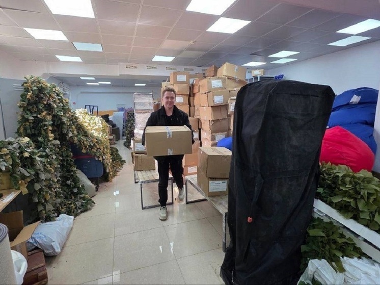 Форму для медиков отправил Ноябрьск в Волновахский район.