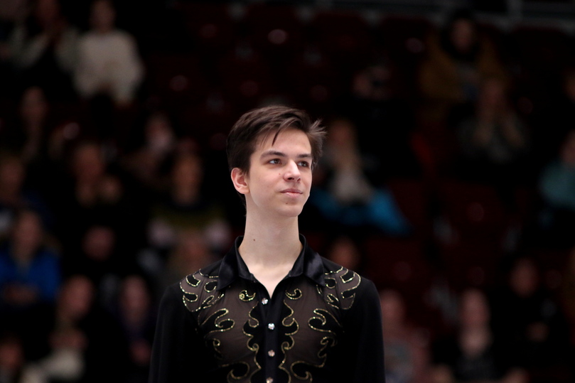 Гуменник побеждает в Пекине, союз конькобежцев мстит как может