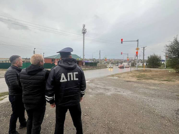 В столице Калмыкии продолжают корректировку светофоров
