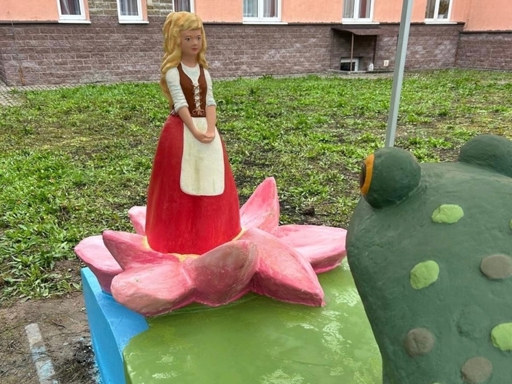 В Приозерске завершили реставрацию памятника «Дюймовочка и жаба»