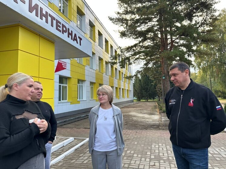 Евгений Первышов оценил ход капитального ремонта Красносвободненской санаторной школы-интерната
