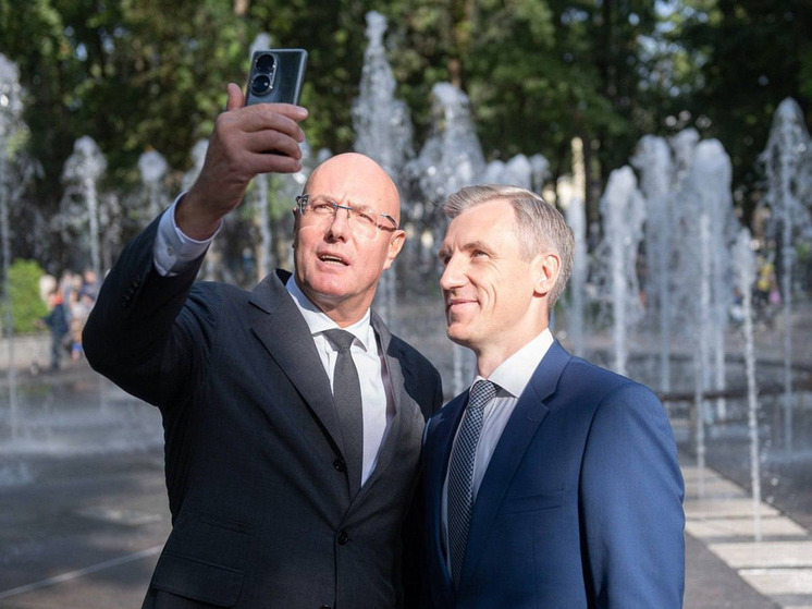 Губернатор Смоленской области поздравил Дмитрия Чернышенко с Днём рождения