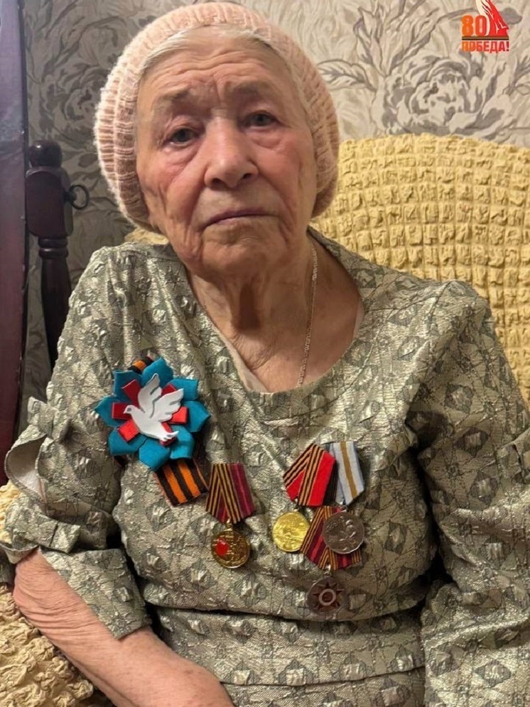 С 95-летием ветерана ВОВ поздравил глава Надымского района