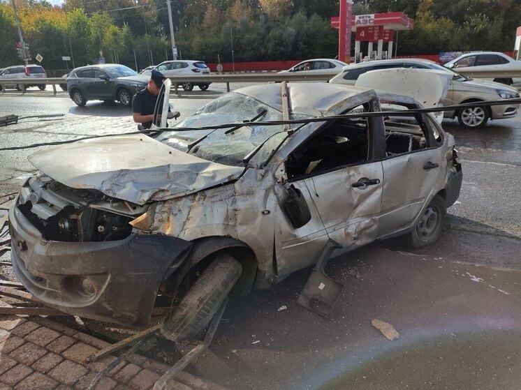 Страшная авария в поселке Строитель: автомобиль протаранил автобусную остановку
