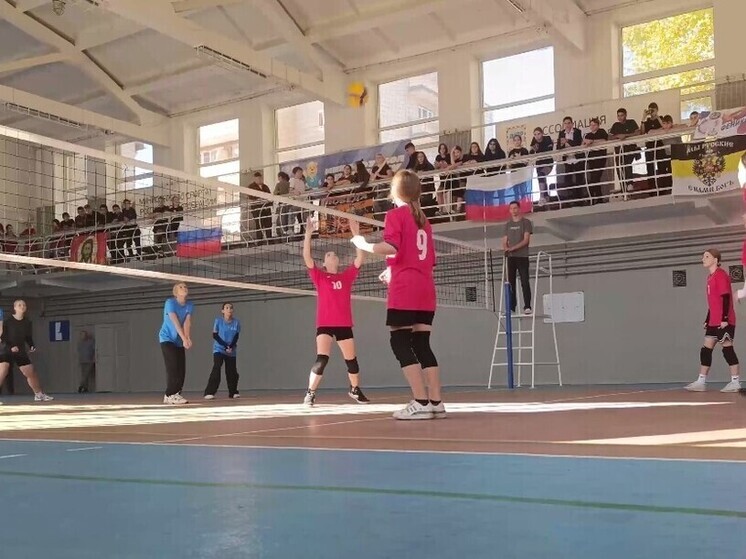 Команда Скадовской СШ №3 победила в школьной спартакиаде по волейболу
