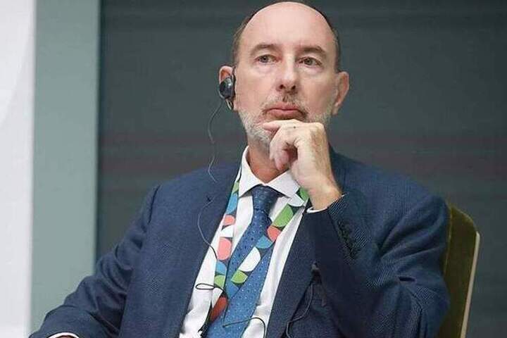 Зеленский ввел санкции против внука Шарля де Голля