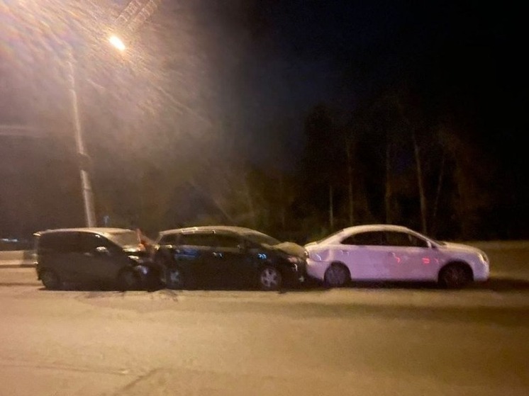 В Новосибирске трёхлетний ребёнок пострадал в ДТП с четырьмя машинами