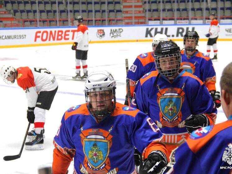 В турнире по хоккею с шайбой блистали спасатели Хабаровского края