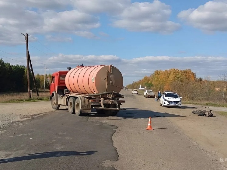 Мотоцикл и Камаз столкнулись на томской дороге