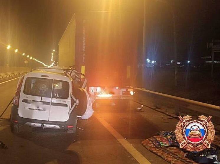 Два человека погибли в жестком ДТП с фурой в Тверской области