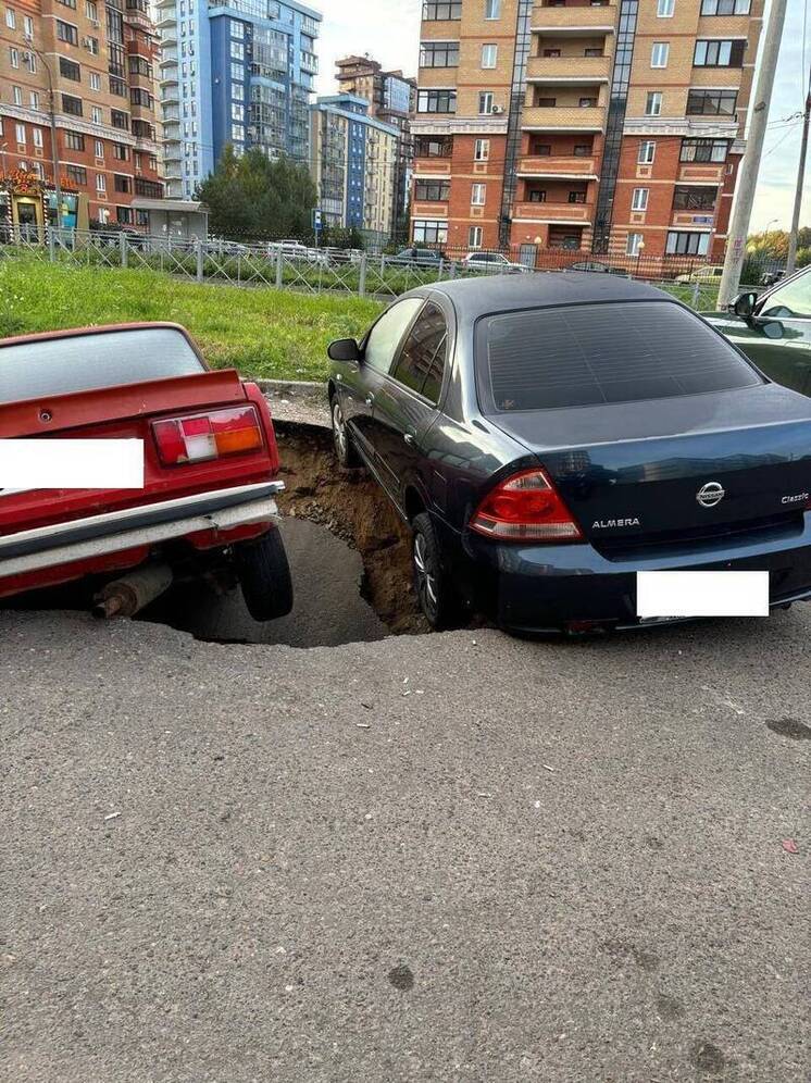 В Казани на улице Дубравной произошло два провала грунта