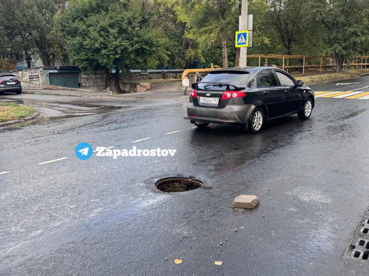 Жителей Западного беспокоит открытый люк на Каширском в Ростове