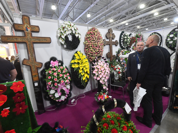 Выяснилось, за счет кого цена похорон вырастает до 200 тысяч рублей