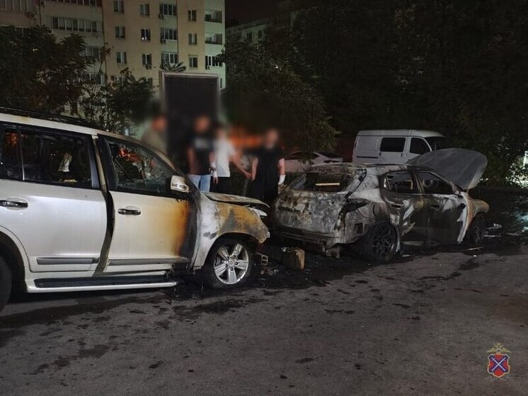 Оперативники установили причину возгорания двух автомобилей в Волгограде