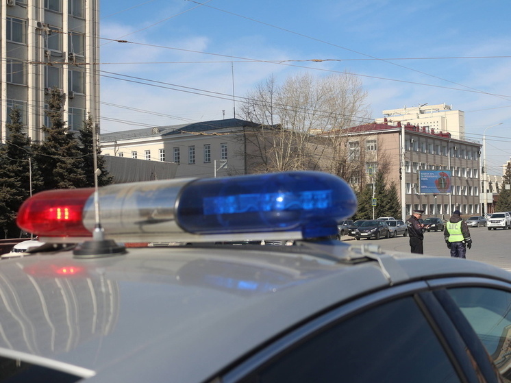 В Омской области пьяный водитель без прав перевернул машину