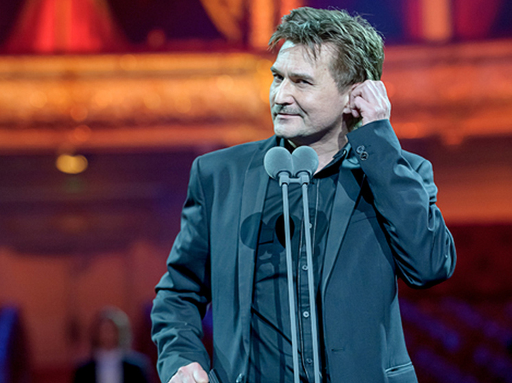 Режиссера Юрия Бутусова похоронили на Кунцевском кладбище в Москве