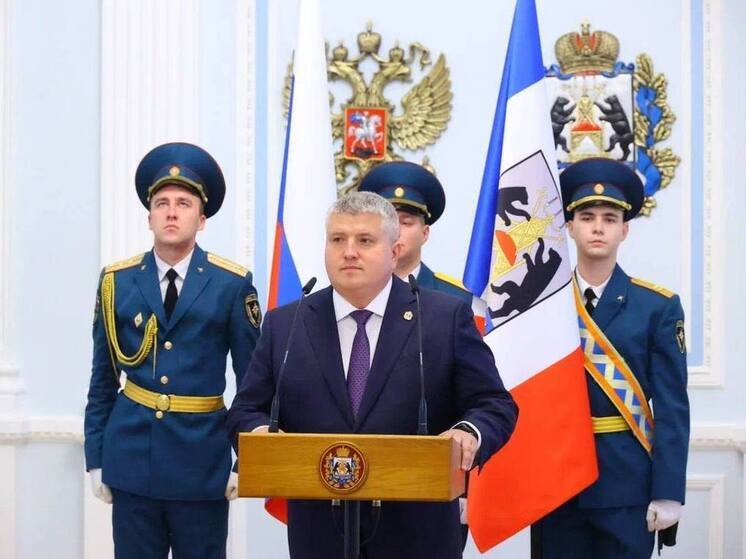 Сегодня, в День зарождения российской государственности, в Новгородской филармонии имени Аренского прошла церемония вручения наград жителям региона, с душой и на совесть выполняющих свой профессиональный и гражданский долг, сообщили в пресс-службе правительства Новгородской области