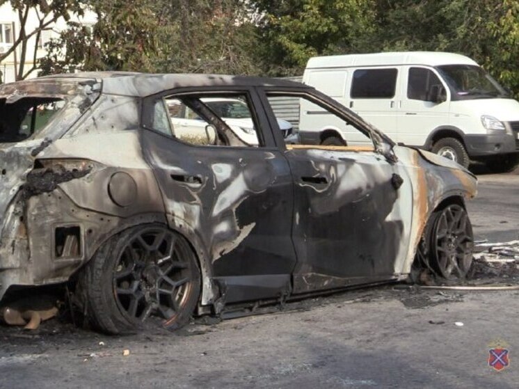 В Волгограде полиция задержала подозреваемую в поджоге двух автомобилей