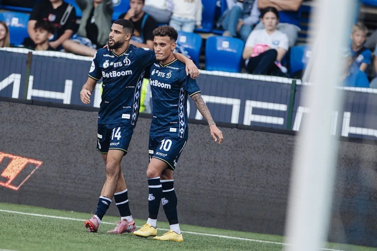 Голы Маухуба, Осипенко и Бабаева принесли динамовцам первую выездную победу в новом сезоне