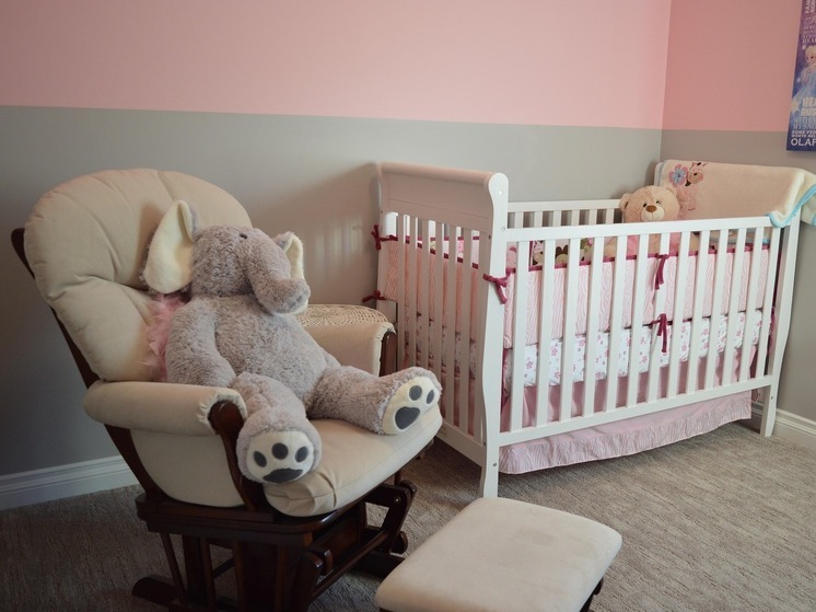 SCMP: в Китае малыш несколько дней выживал один после смерти матери