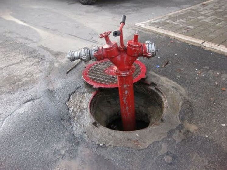 В Боровском районе проверяют пожарные гидранты