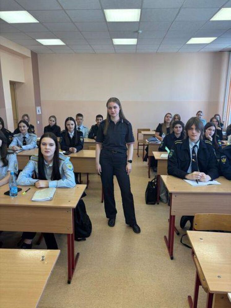 Калужским несовершеннолетним разъяснили их права