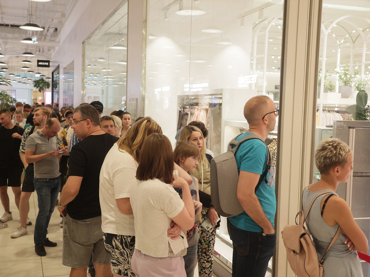 Половина россиян отказываются посещать торговые центры из-за толпы и большой площади