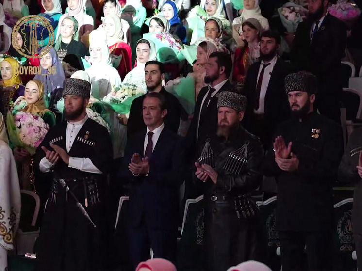 Рамзан Кадыров и Владимир Машков поздравили представительниц прекрасного пола с Днем чеченской женщины