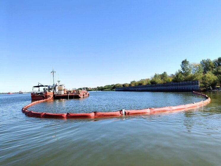 Из Черного моря подняли более 2 тысяч тонн замазученного грунта