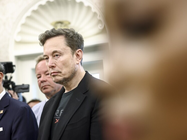 Илон Маск и Дональд Трамп сели вместе на панихиде по Чарли Кирку в Аризоне