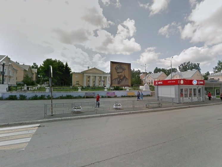 В Дегтярске подросток обрушил фонтан перед Дворцом культуры