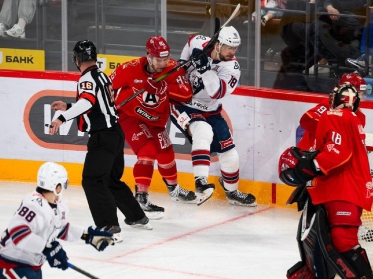 «Автомобилист» проиграл во встрече с «Нефтехимиком»