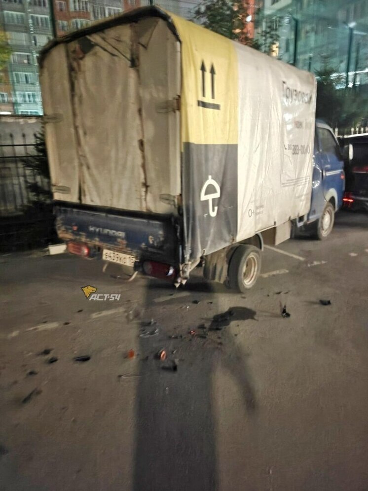 Пьяная автоледи устроила погром во дворе жилого дома в Новосибирске