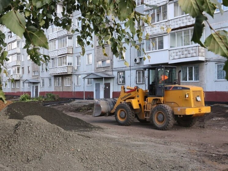 В Ленинском районе Кемерова начались работы по благоустройству двора