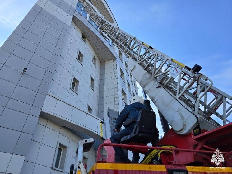 В Улан-Удэ пожарные провели учения в здании Банка России