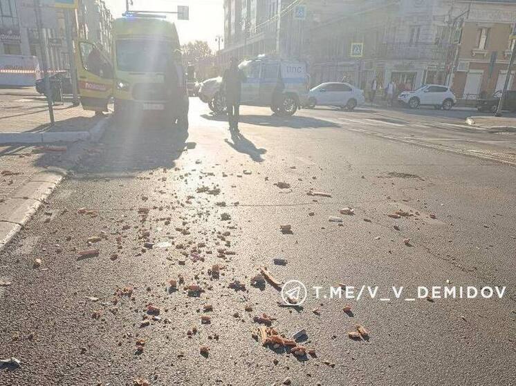 Мэр показал кадры последствий детонации беспилотника ВСУ в Белгороде