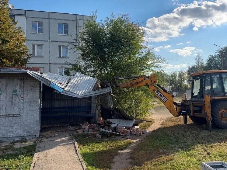 В Самарской области снесли заброшенный павильон после вмешательства приставов