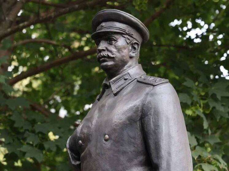 В Череповце планируется поставить скульптуру «Сталин и Бардин»