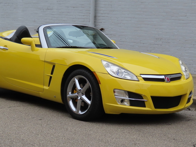Редкий родстер Saturn Sky 2006 года из США продали на аукционе почти даром