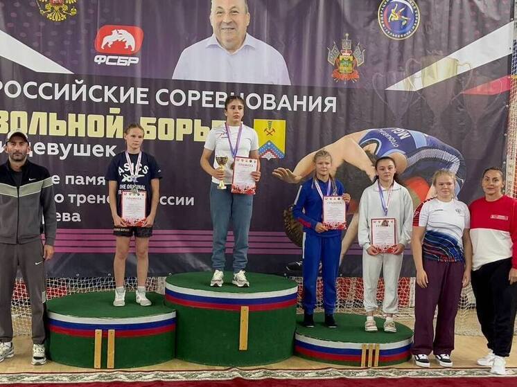 Сборная Осетии отличилась на турнире по женской борьбе