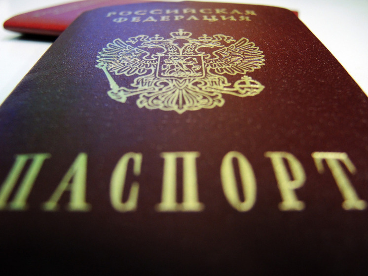 Минцифры: в РФ смогут применять QR-код из сервиса «Госдоки» наравне с паспортом